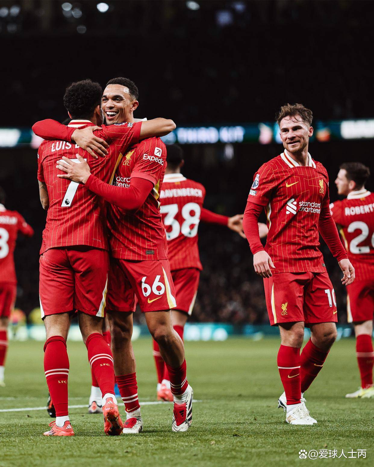 爱游戏地址-包含欧预赛球员技压群雄，实力超群大放异彩的词条