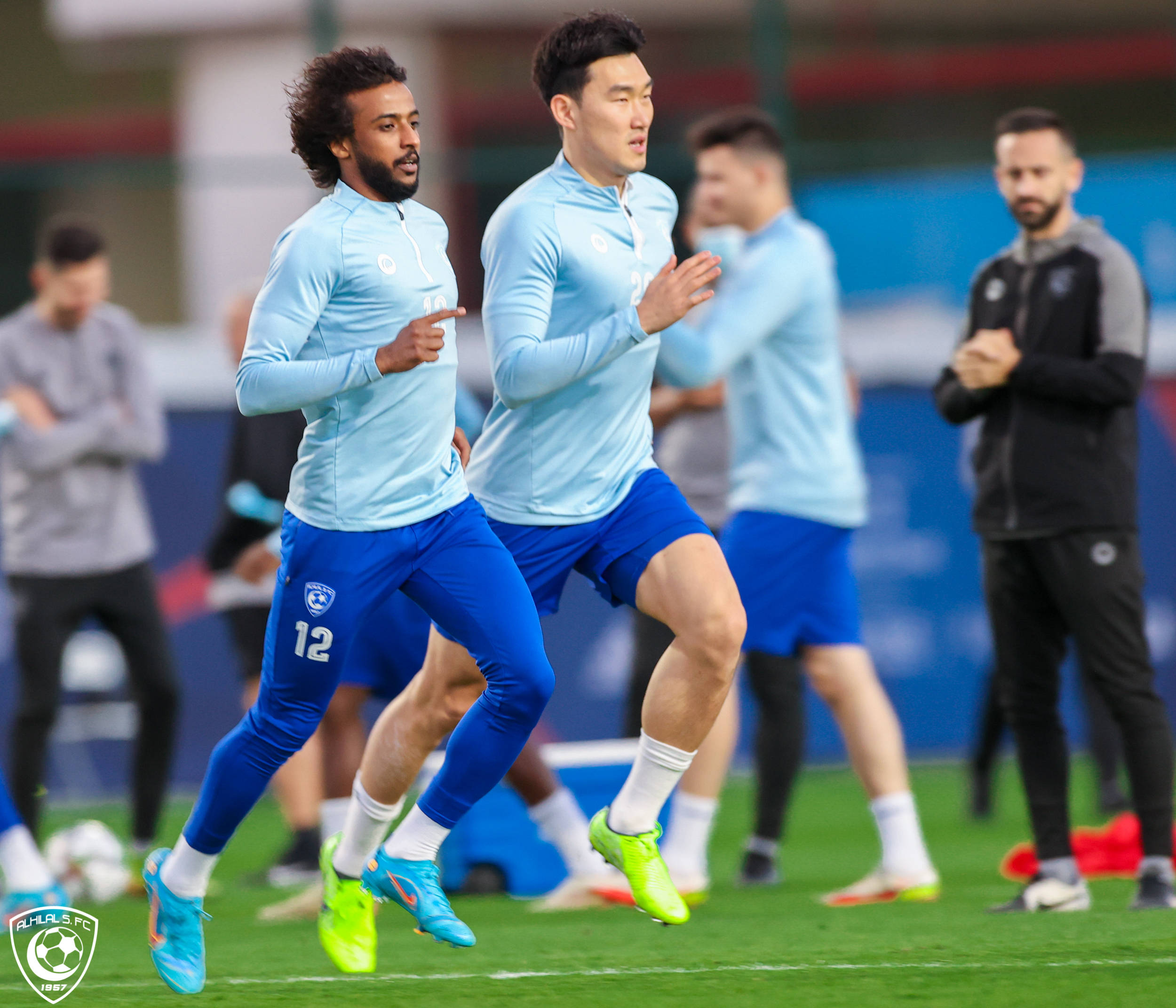 爱游戏下载-阿尔希拉尔核心球员体能恢复，备战曼联