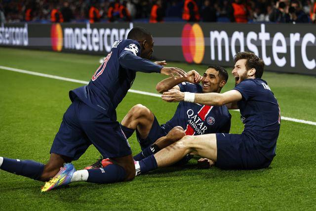 爱游戏平台-包含巴黎圣日耳曼球队备战有方，冠军悬念大的词条