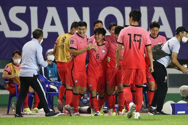 爱游戏亚洲官网-比利亚雷尔主场不敌劲旅，遗憾失利