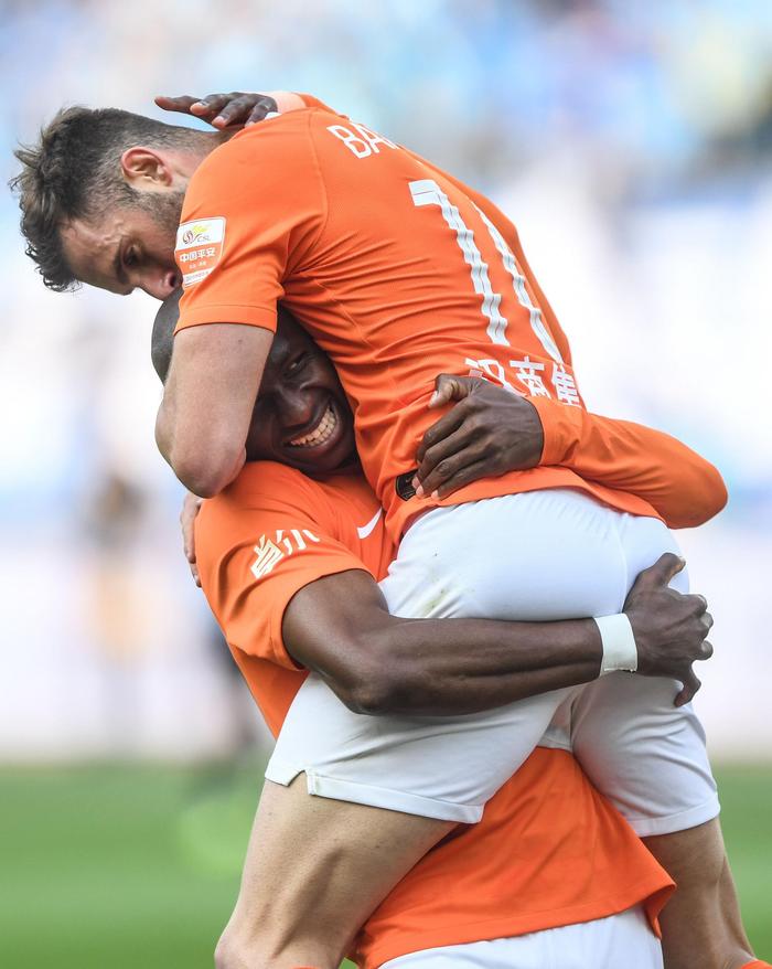 爱游戏网站入口-武汉卓尔客场逆转大连一方，豪取胜利