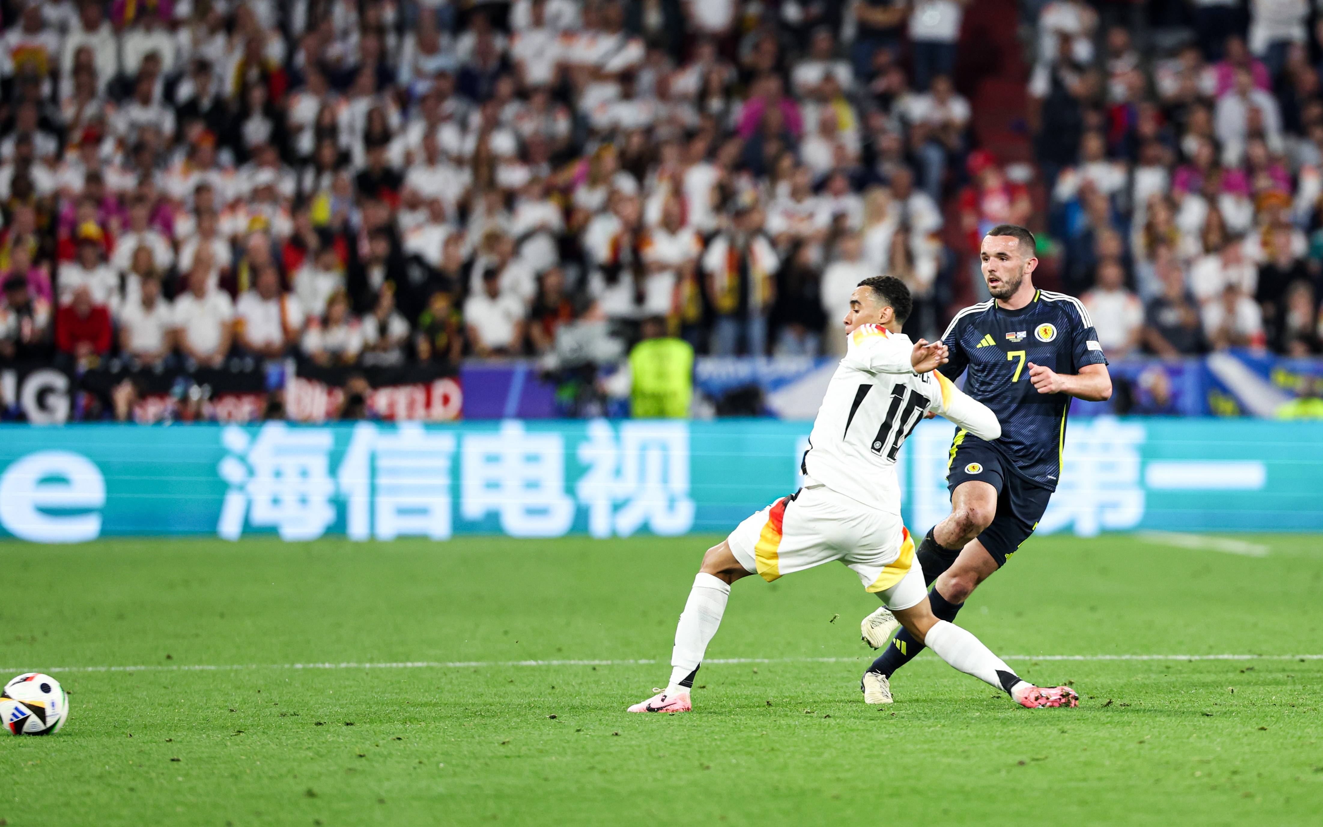 爱游戏官方入口-德国队在欧预赛比赛中不敌对手，需调整战术