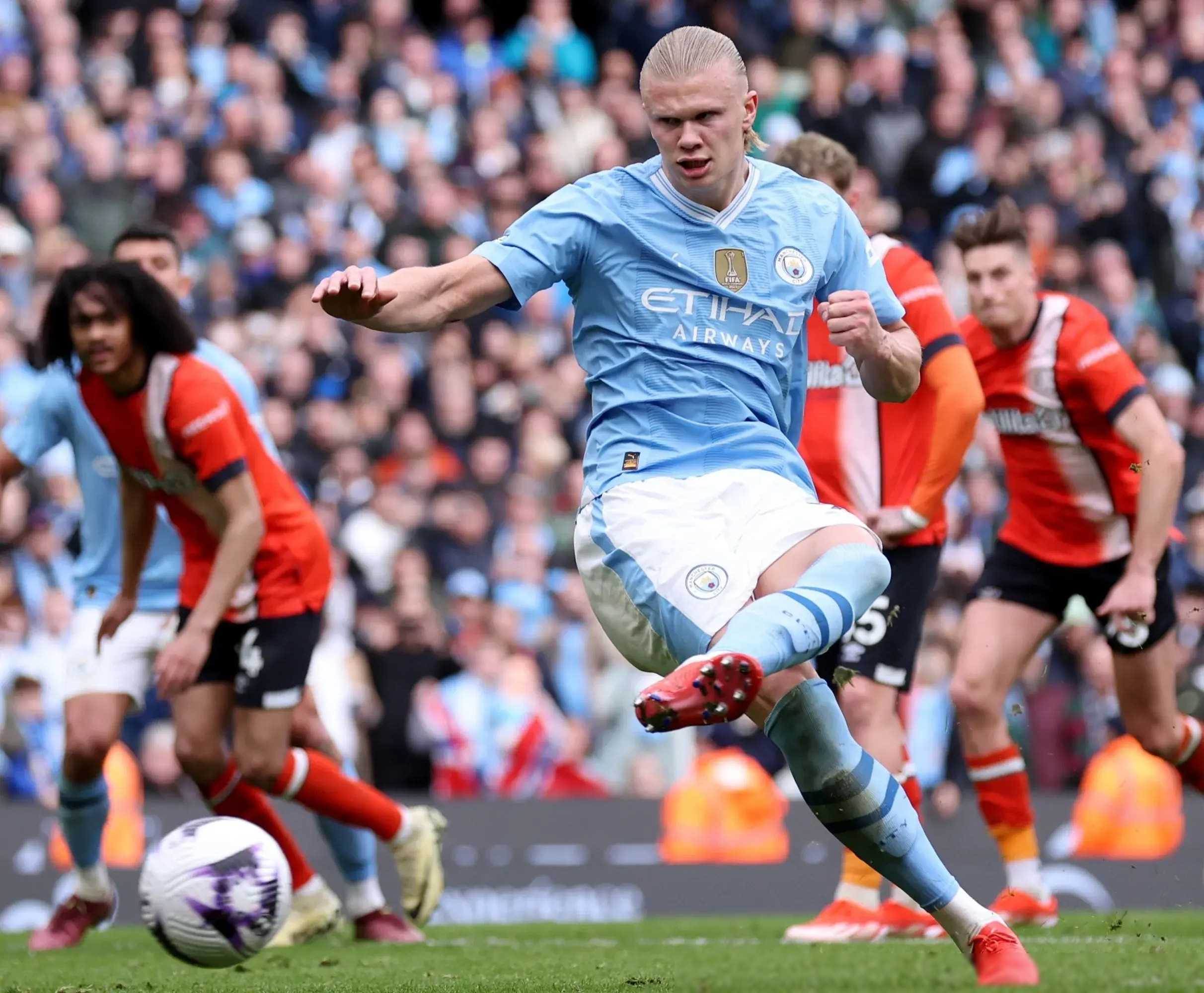 爱游戏地址-曼城铁卫进攻抢眼，客场战胜哈德斯菲尔德的简单介绍