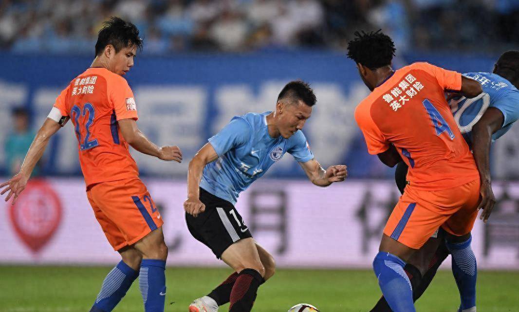 爱游戏直播-鲁能攻入两球，轻松战胜对手