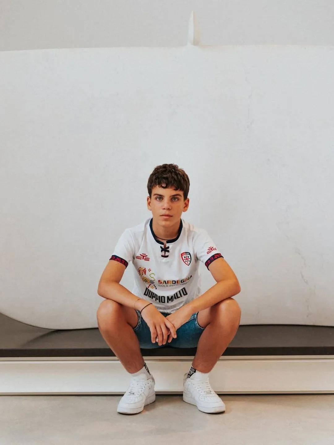 包含卡利亚里俱乐部庆祝球员生日的词条 包含卡利亚里俱乐部庆祝球员生日的词条