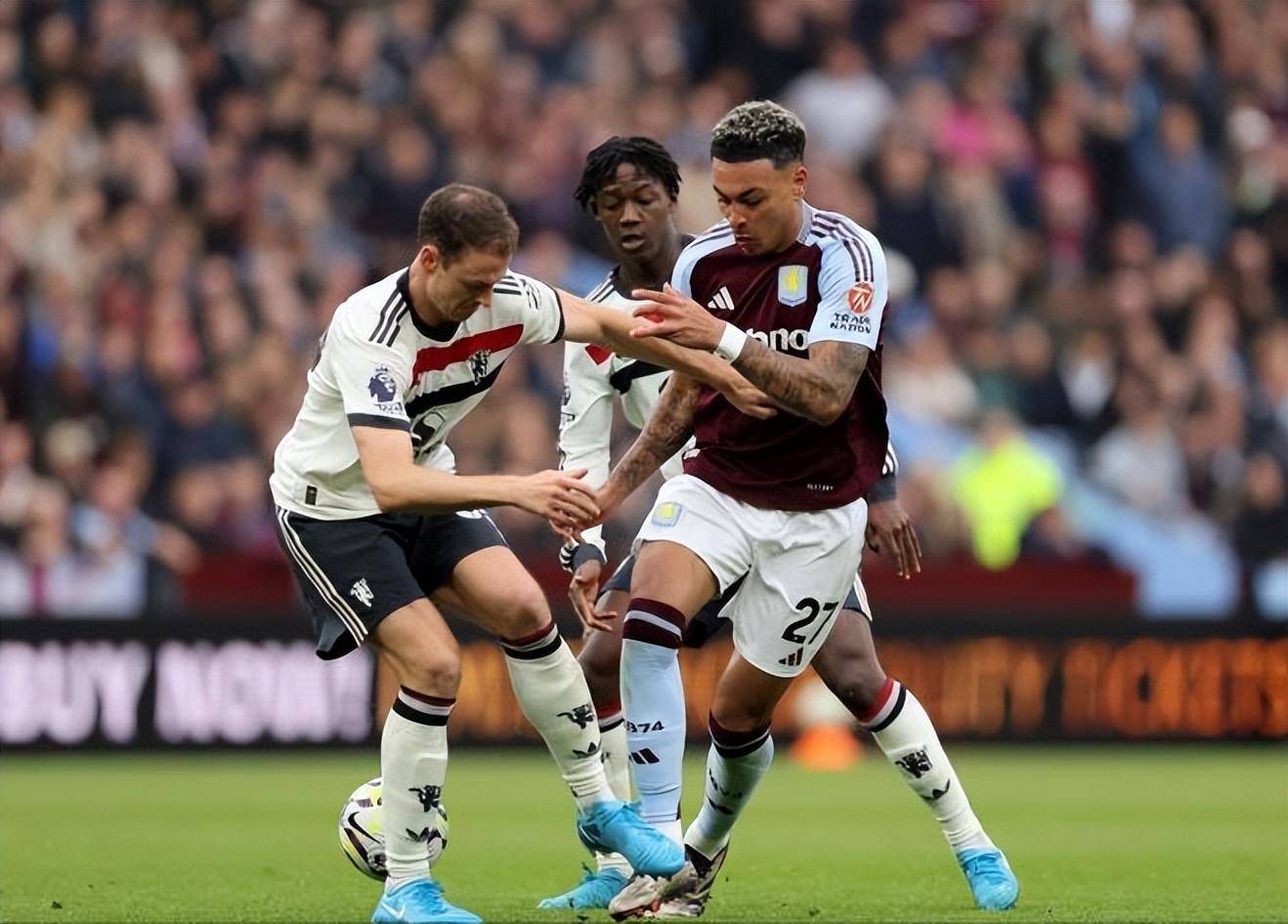 曼联客场不敌对手,遭遇惨败 曼联客场不敌对手,遭遇惨败