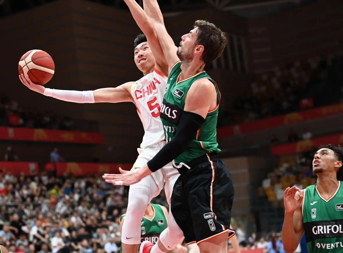 欧洲篮球联赛新赛季启幕,球迷热情参与 欧洲篮球联赛新赛季启幕,球迷热情参与