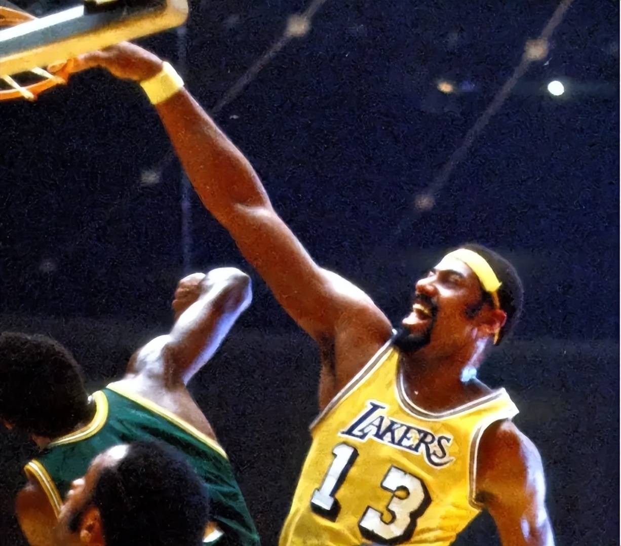 爱游戏在线登录-詹姆斯猛砍分，带领球队轻取胜利