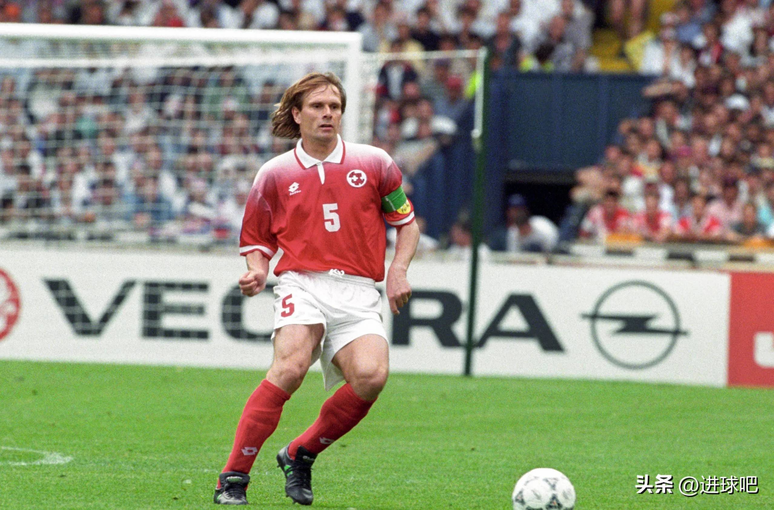 瑞士运动员斩获冠军再度登顶