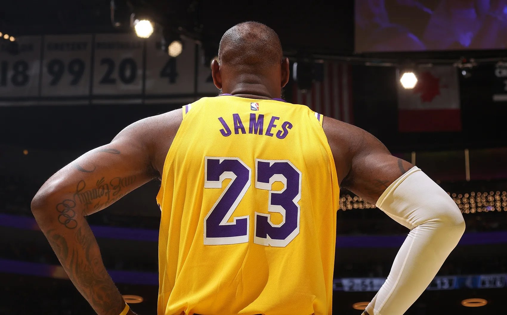 爱游戏官网app-湖人惨遭尼克斯逆袭，主场大败