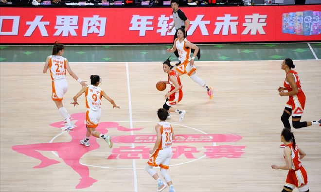 爱游戏培训-比赛精彩绝伦，球员展现出色技艺