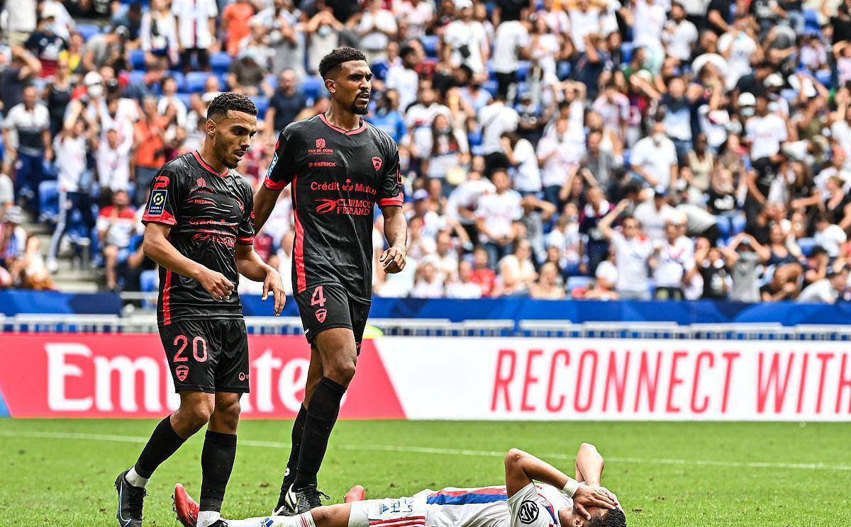 里斯本竞技后卫坚决,战胜对手晋级 里斯本竞技后卫坚决,战胜对手晋级