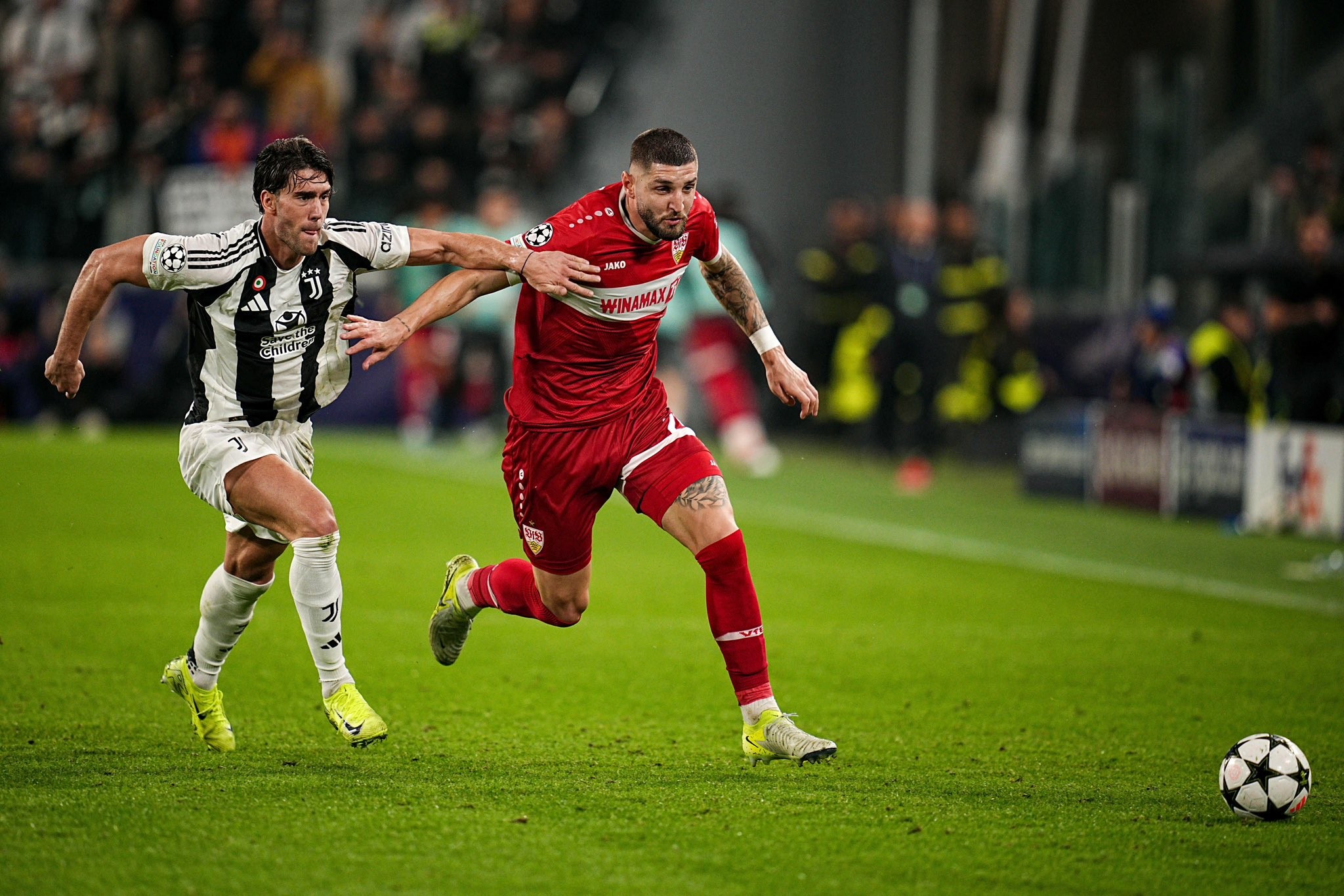 斯图加特球员团结一致备战下一轮比赛的简单介绍