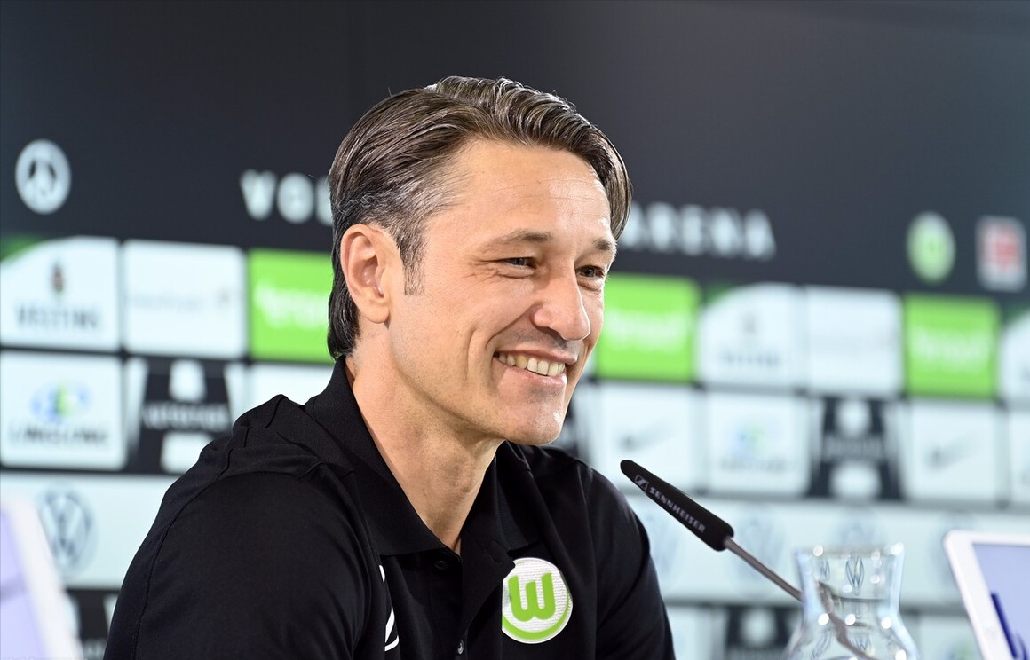 包含沃尔夫斯堡助教离队，球队情绪波动的词条