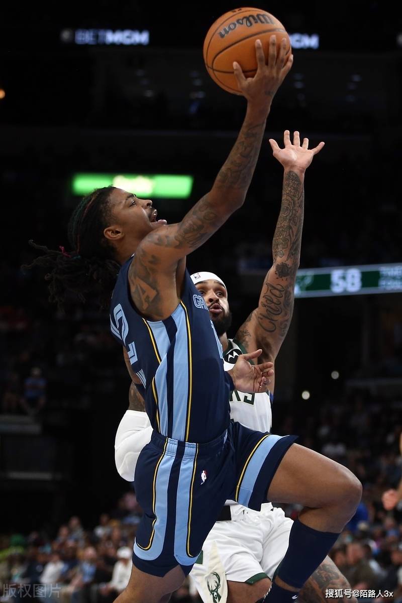 爱游戏视频-灰熊大胜雄鹿，斩获胜利