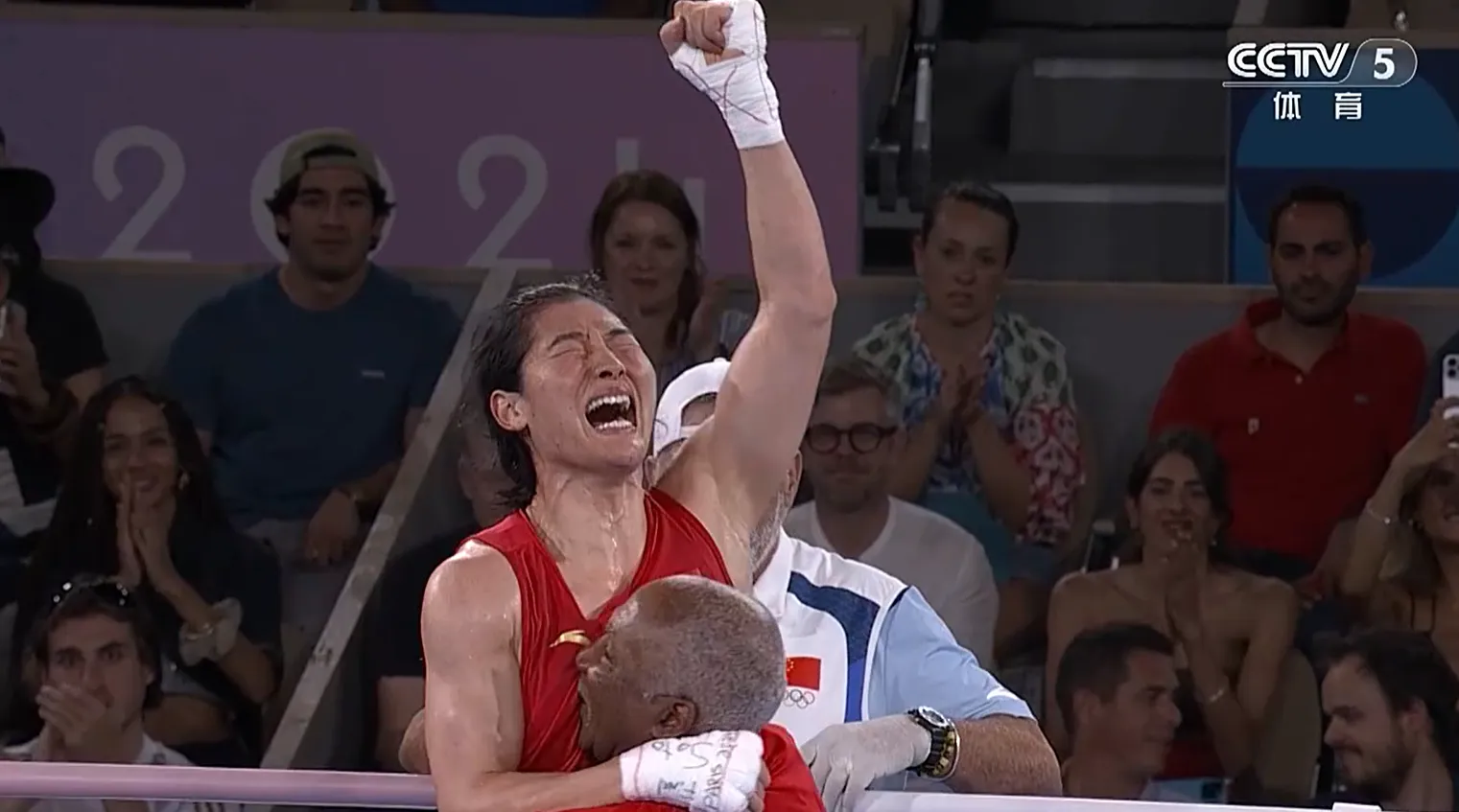 爱游戏网站-包含激动瞬间！选手战胜一切，夺得金牌的词条